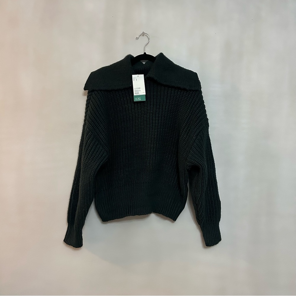 H&M knit dark green sweater